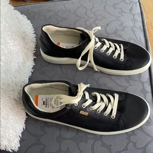 Ecco brand Men’s/women’s retro leather sneakers